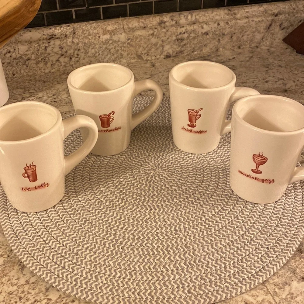 Set a four Williams Sonoma coffee mugs.